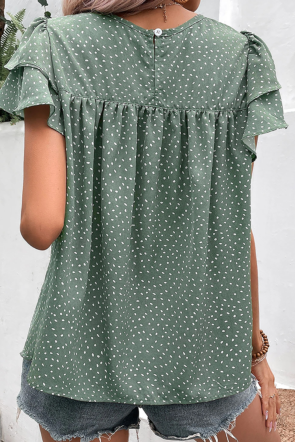 Laurel Green – Gepunktete Bluse mit Rüschenärmeln und Rundhalsausschnitt