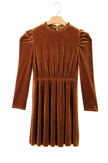Kastanienbraunes Swing-Kleid aus Samt mit Rüschenkragen und Gigot-Ärmeln