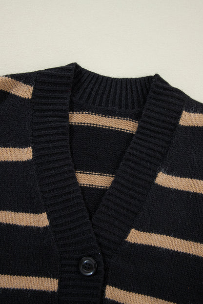 Schwarz gestreifte, lockere Strickjacke mit V-Ausschnitt und überschnittenen Schultern