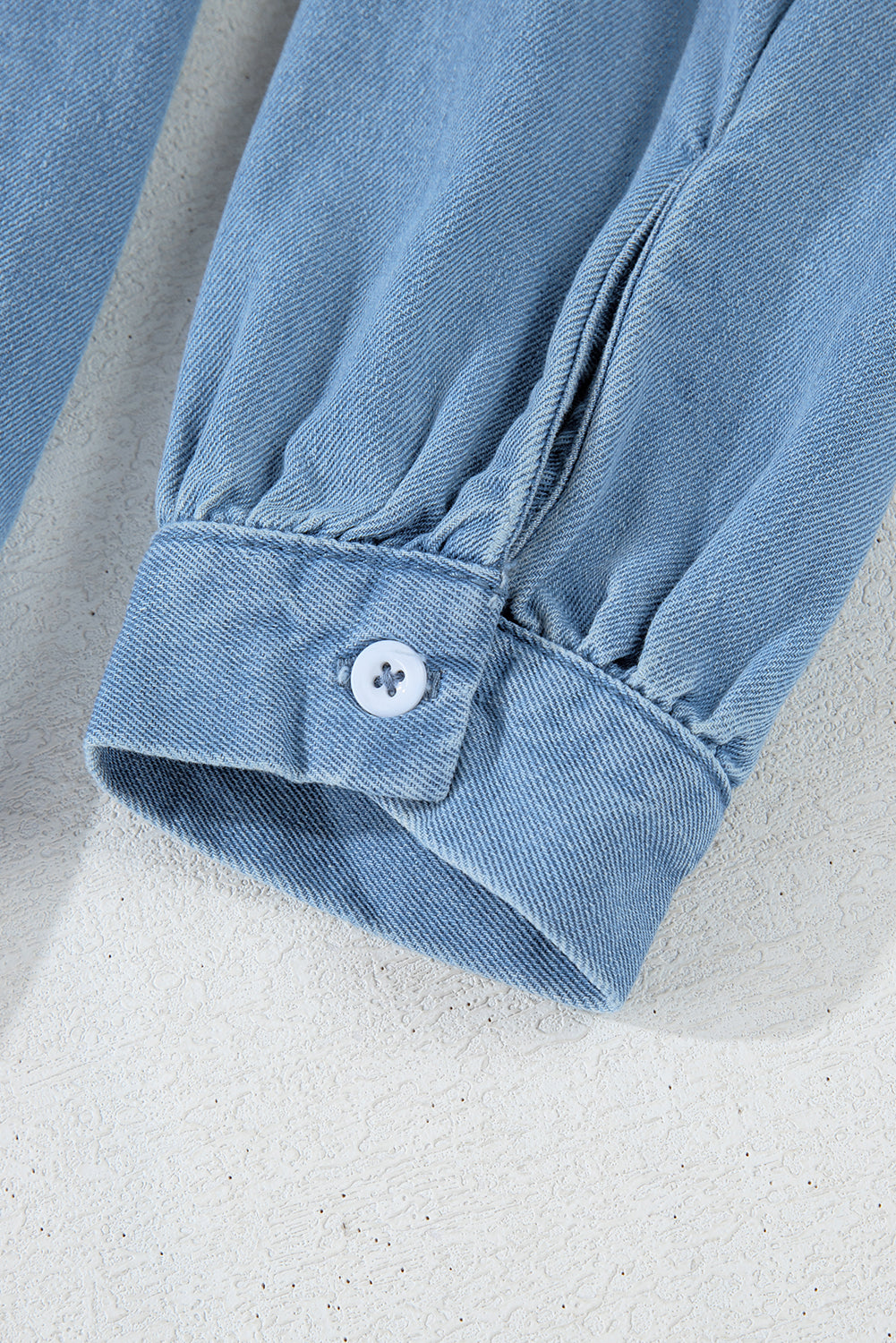 Beau Blue Risen Hemdblusenkleid aus mittelverwaschenem Denim