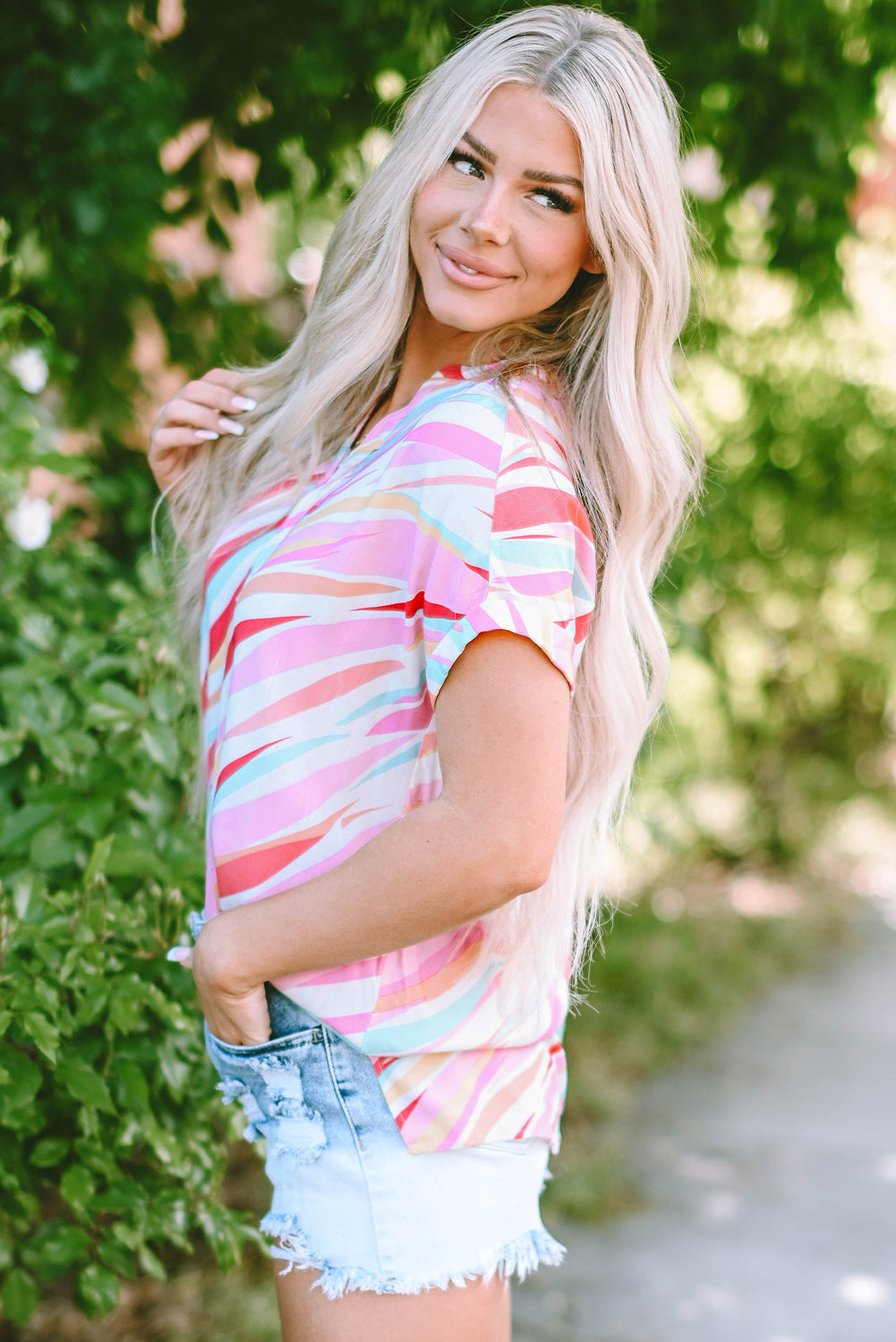 Mehrfarbige Bluse mit abstraktem Print und kurzen Ärmeln