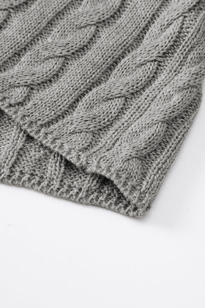 Grauer, kurzärmliger Pullover mit Rundhalsausschnitt und Zopfmuster
