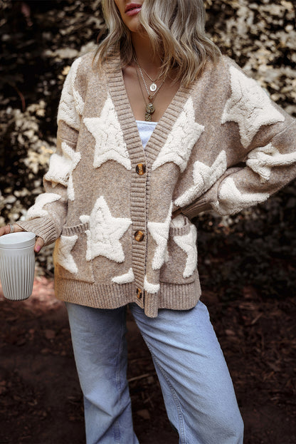 Khakifarbener Sherpa-Strickpullover mit Sternenmuster und Taschen