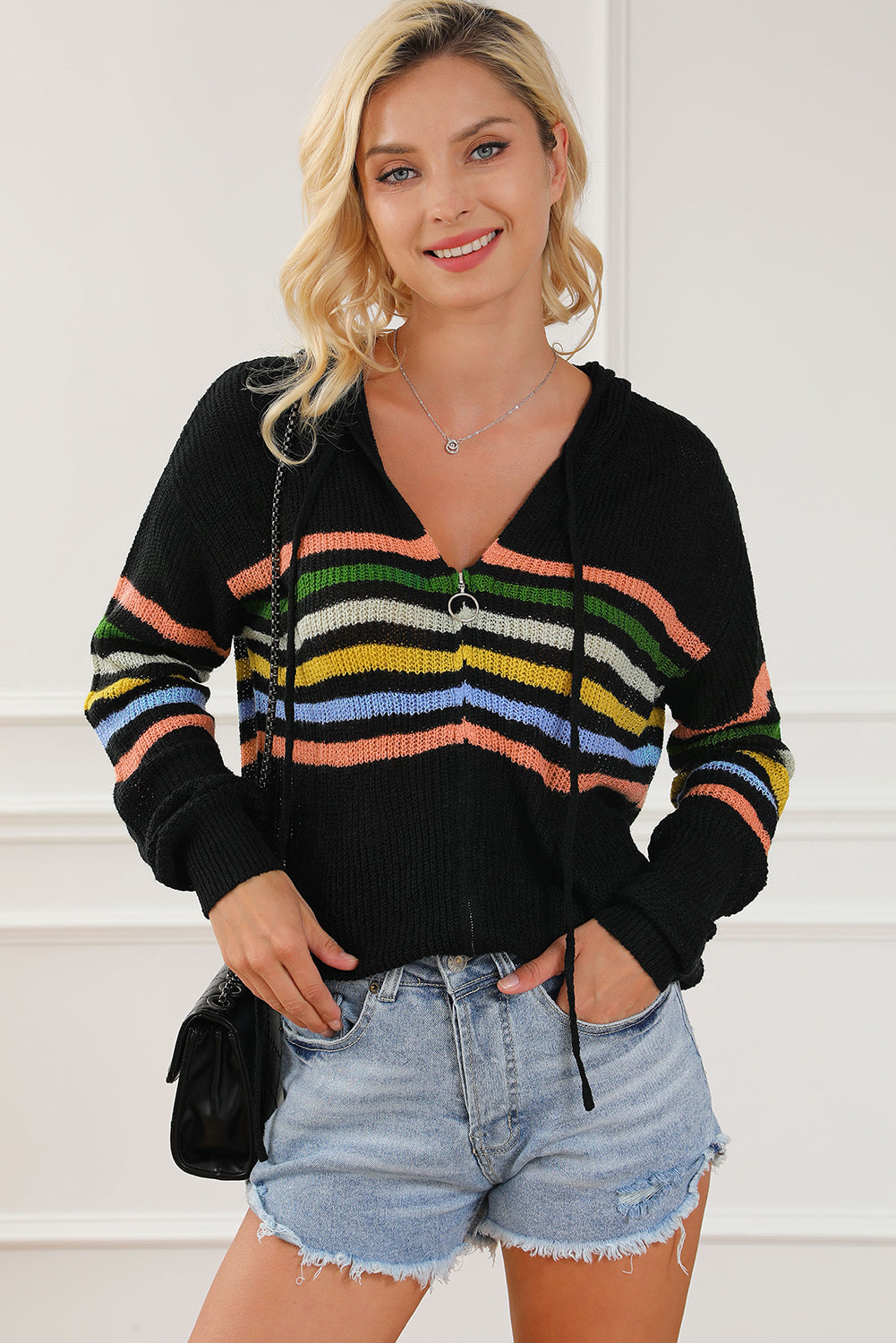 Schwarzer Strickjacke mit Streifendetail und Kapuze