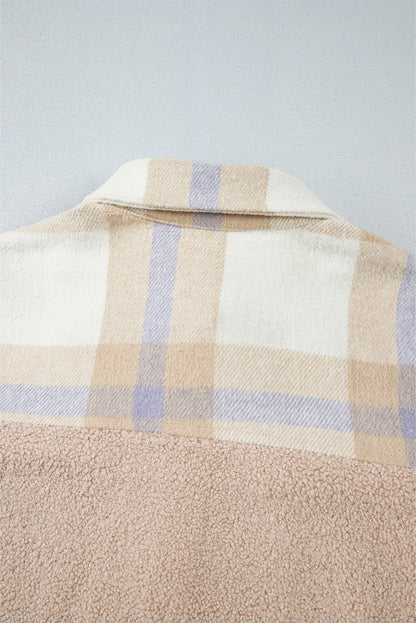 Rauchgrauer, karierter Sherpa-Langmantel mit Patchwork-Kragen und Knopfleiste