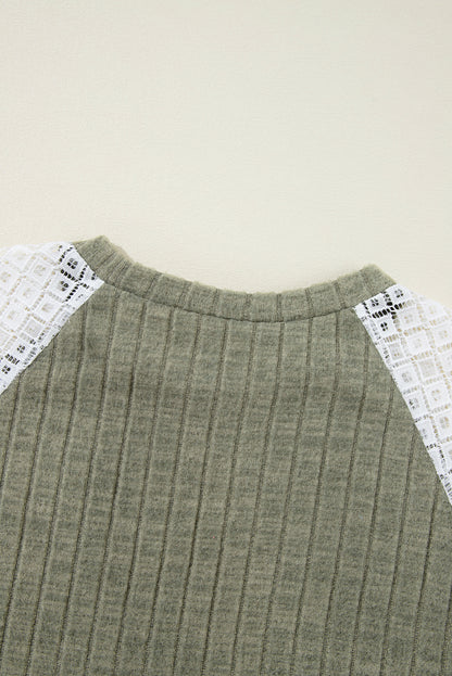 Laurel Green – Langärmlige, gerippte Bluse mit Blumen-Patchwork