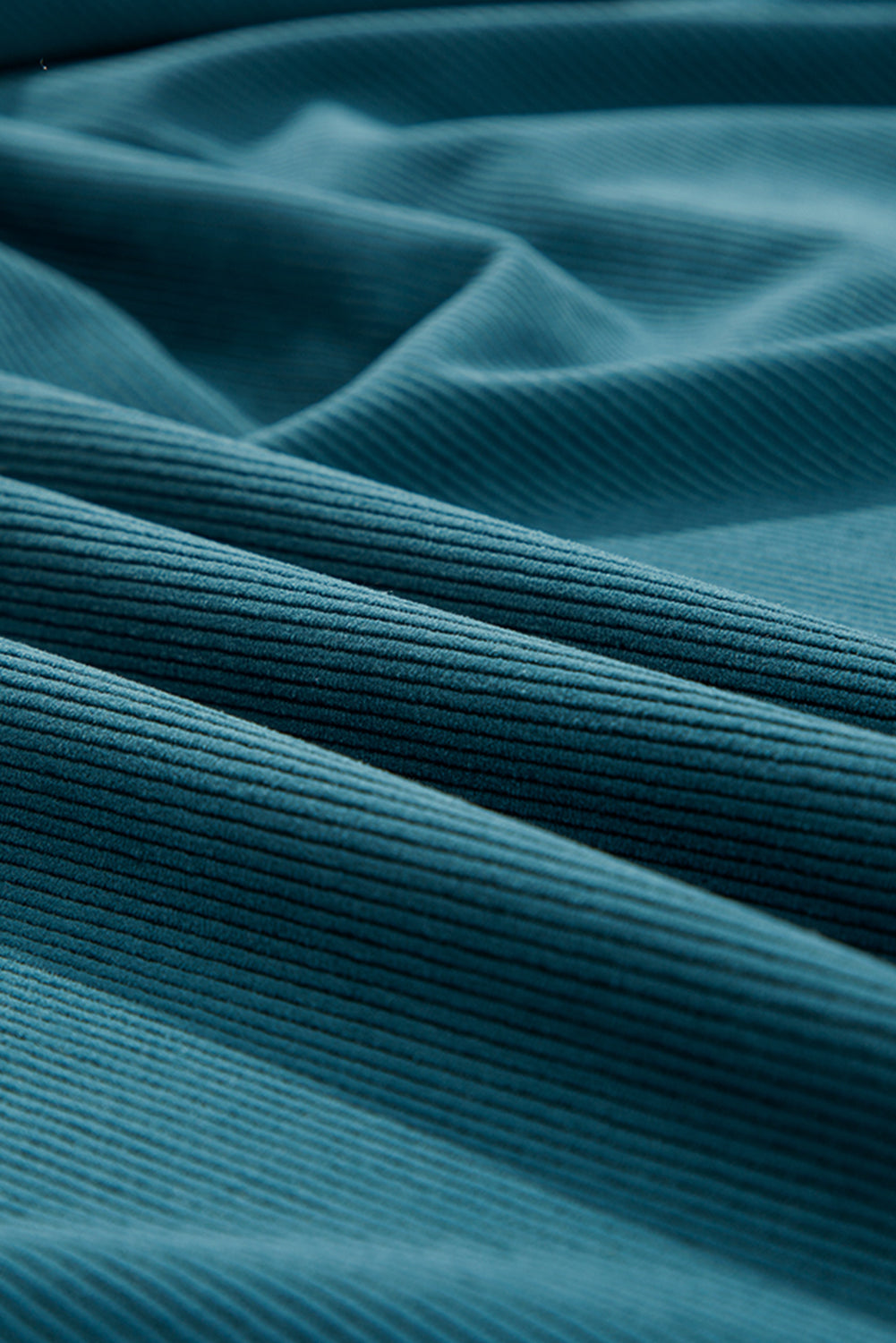 Blaues Cordkleid mit Druckknöpfen und Empire-Taille und Armbandärmeln