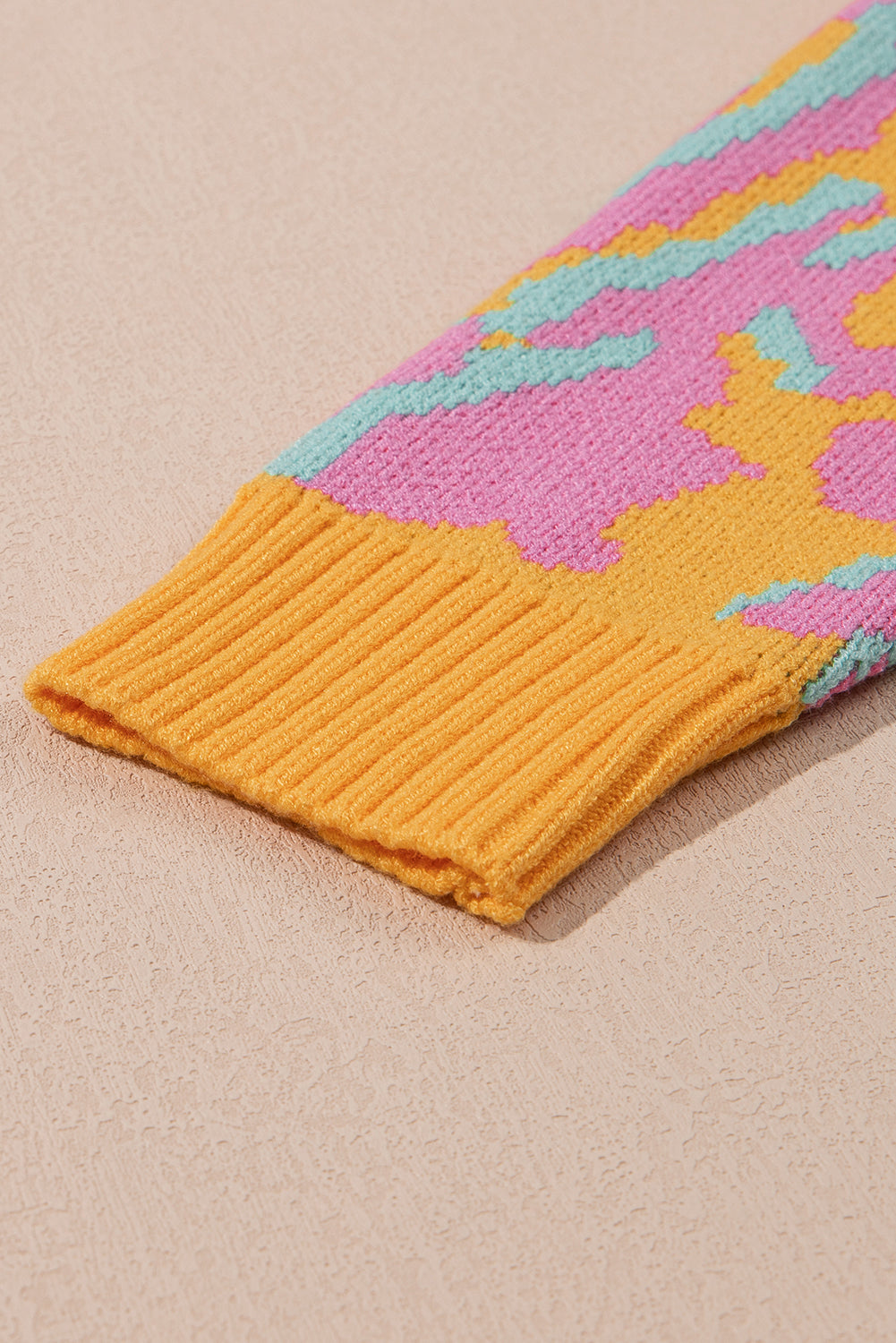 Leuchtend rosa Pullover mit geripptem Leopardenmuster in Übergröße