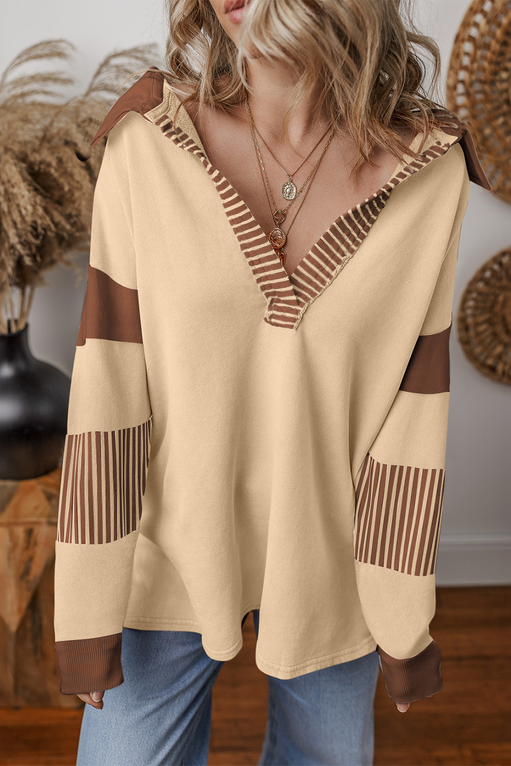 Helles French Beige gestreiftes Sweatshirt mit Colorblock-Patchwork-Kragen