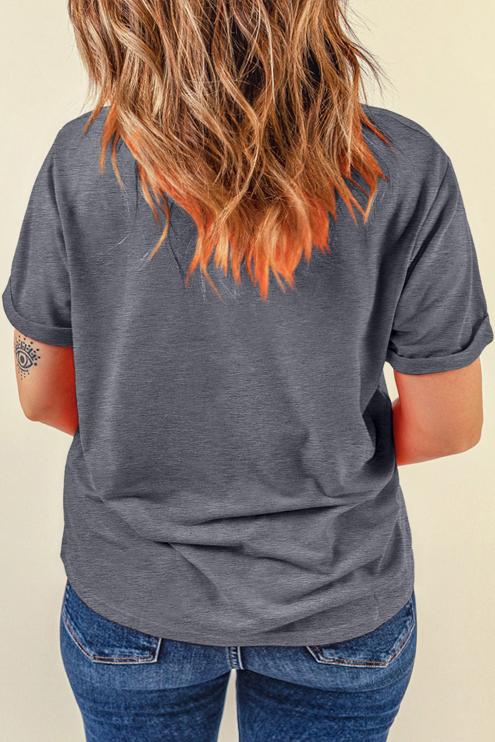 Graues, lässiges T-Shirt mit Rundhalsausschnitt