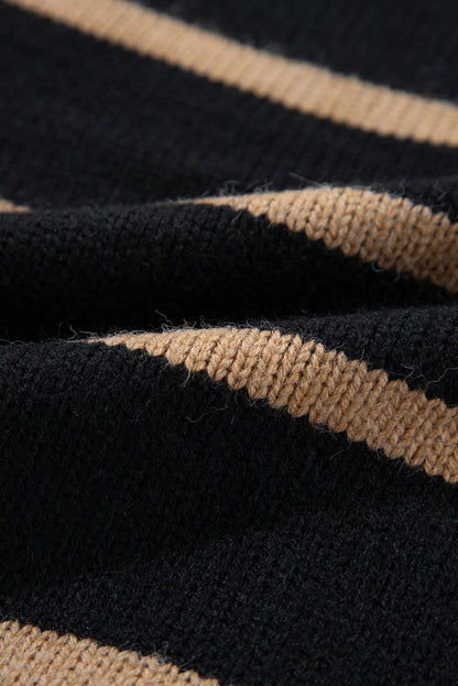 Schwarz gestreifte, lockere Strickjacke mit V-Ausschnitt und überschnittenen Schultern