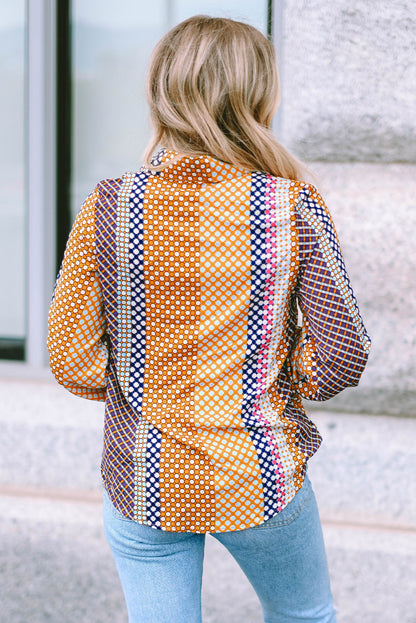 Braunes langärmliges Button-Down-Etuihemd mit Punktmuster