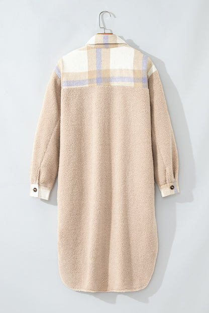 Rauchgrauer, karierter Sherpa-Langmantel mit Patchwork-Kragen und Knopfleiste