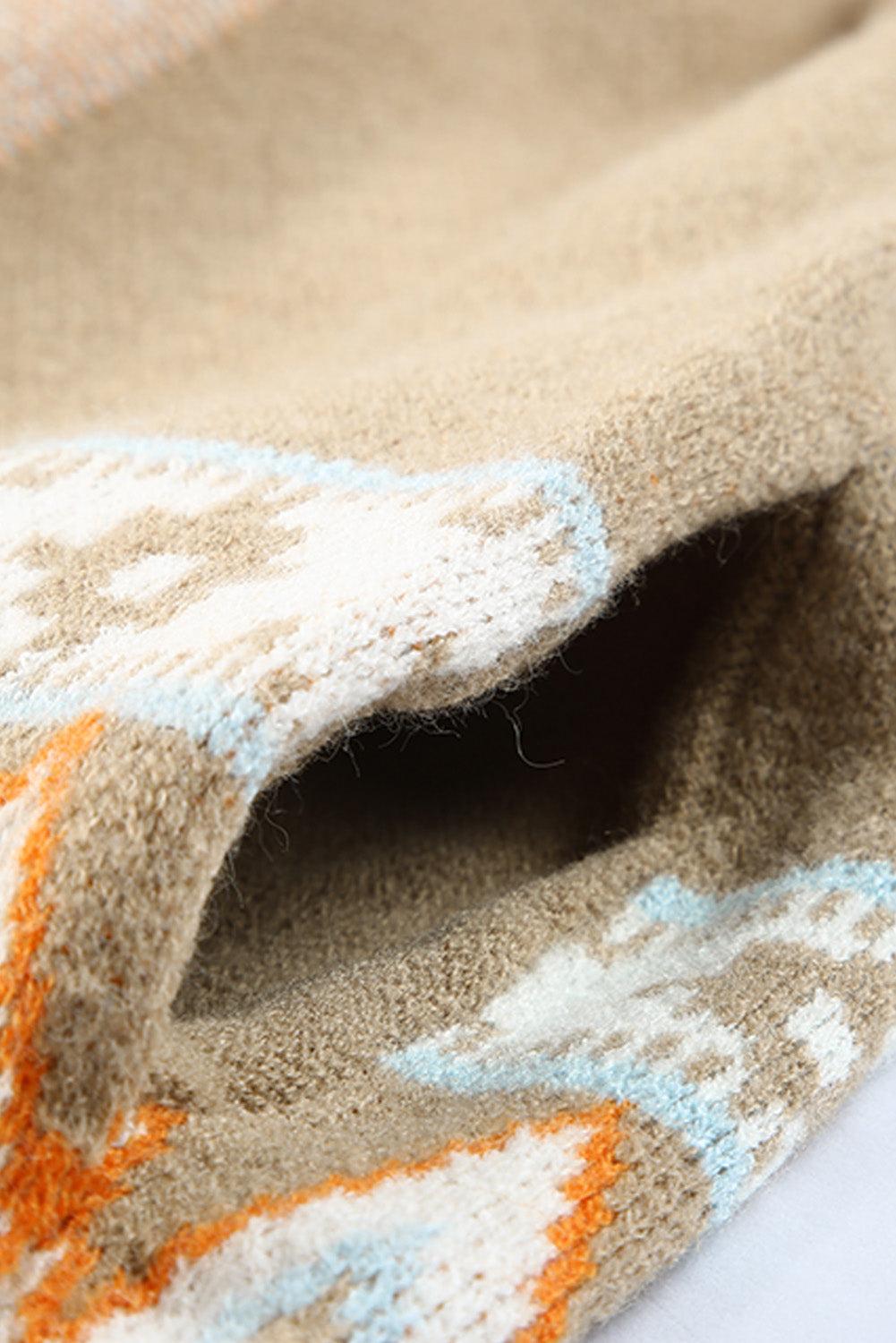 Khakifarbene Strickjacke mit Aztekenmuster und offener Vorderseite