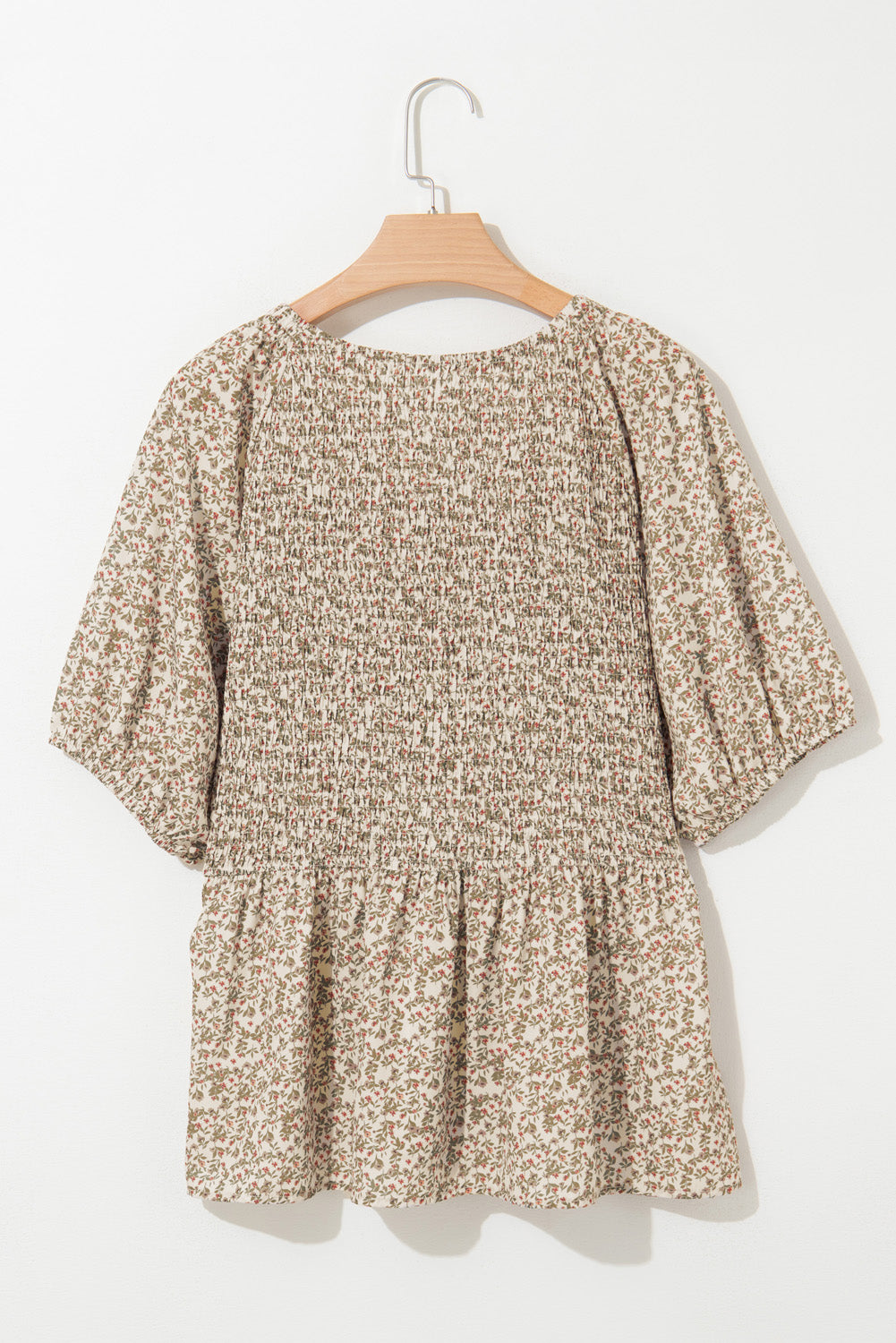 Gesmoktes Top mit Blumenmuster und Puffärmeln
