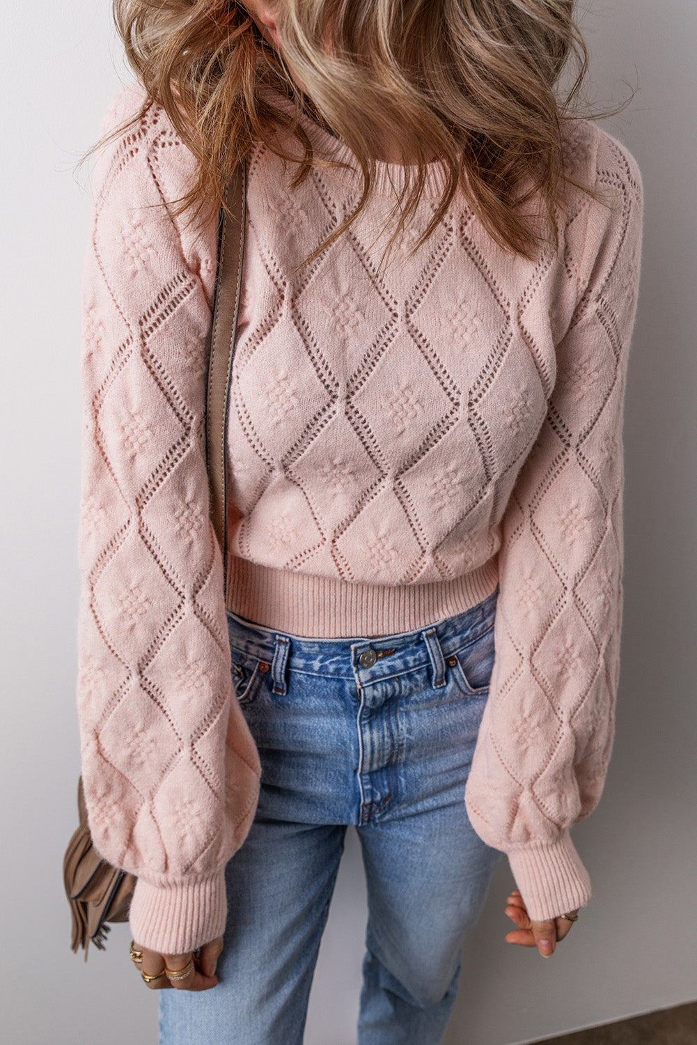 Kurzer Pullover mit durchbrochenem Karomuster und Puffärmeln in zartem Rosa
