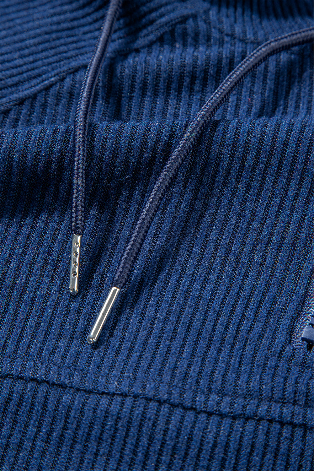 Marineblaues Set aus kurzem Hoodie und Jogginghose mit Kordelzug
