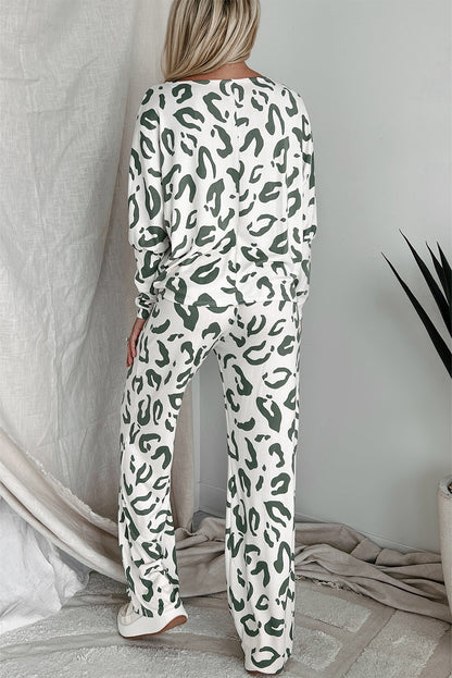 Beiges Loungewear-Set mit Langarmshirt und Hose im Leoparden-Animalprint