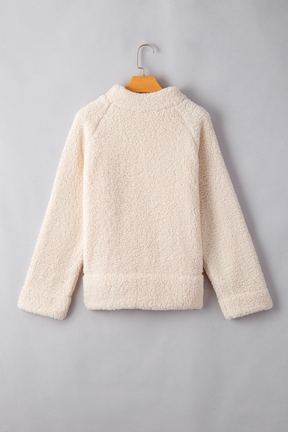 Weißes, einfarbiges Fleece-Sweatshirt mit hohem Kragen und überschnittenen Schultern