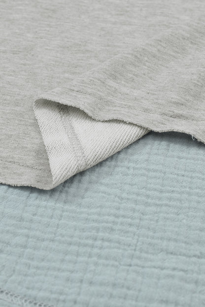 Graue Oversize-Bluse mit Crinkle-Spleißen und offenem Saum, High Low