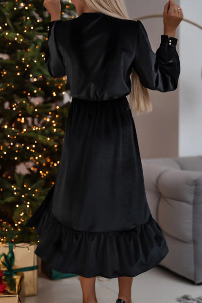 Schwarzes Midikleid aus Samt mit Knöpfen, Puffärmeln, V-Ausschnitt und Schlitz