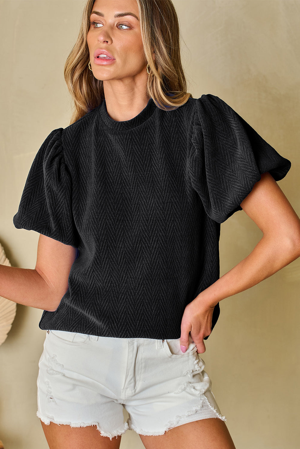 Schwarze Bluse mit Stehkragen und Puffärmeln