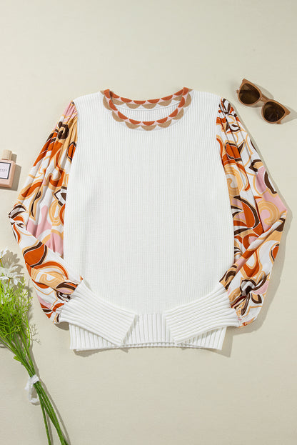 Weißer Pullover mit Blumenaufnähern und Bischofsärmeln
