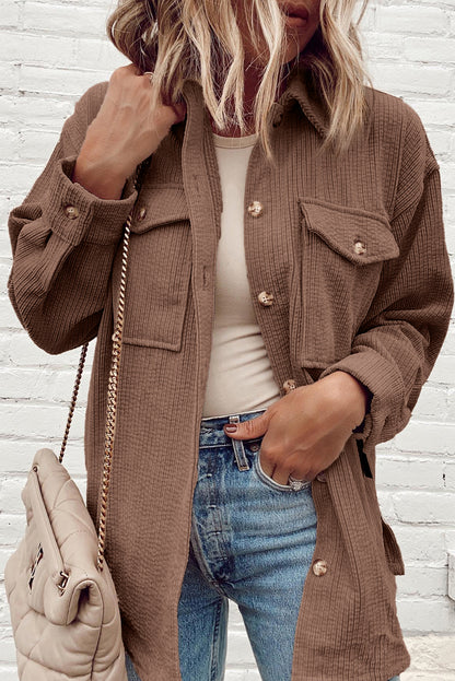 Kastanienbraune Cord-Shacket mit Pattentasche und Knopfleiste