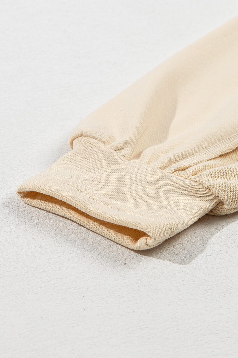 Beiges Pullover-Sweatshirt mit Rundhalsausschnitt