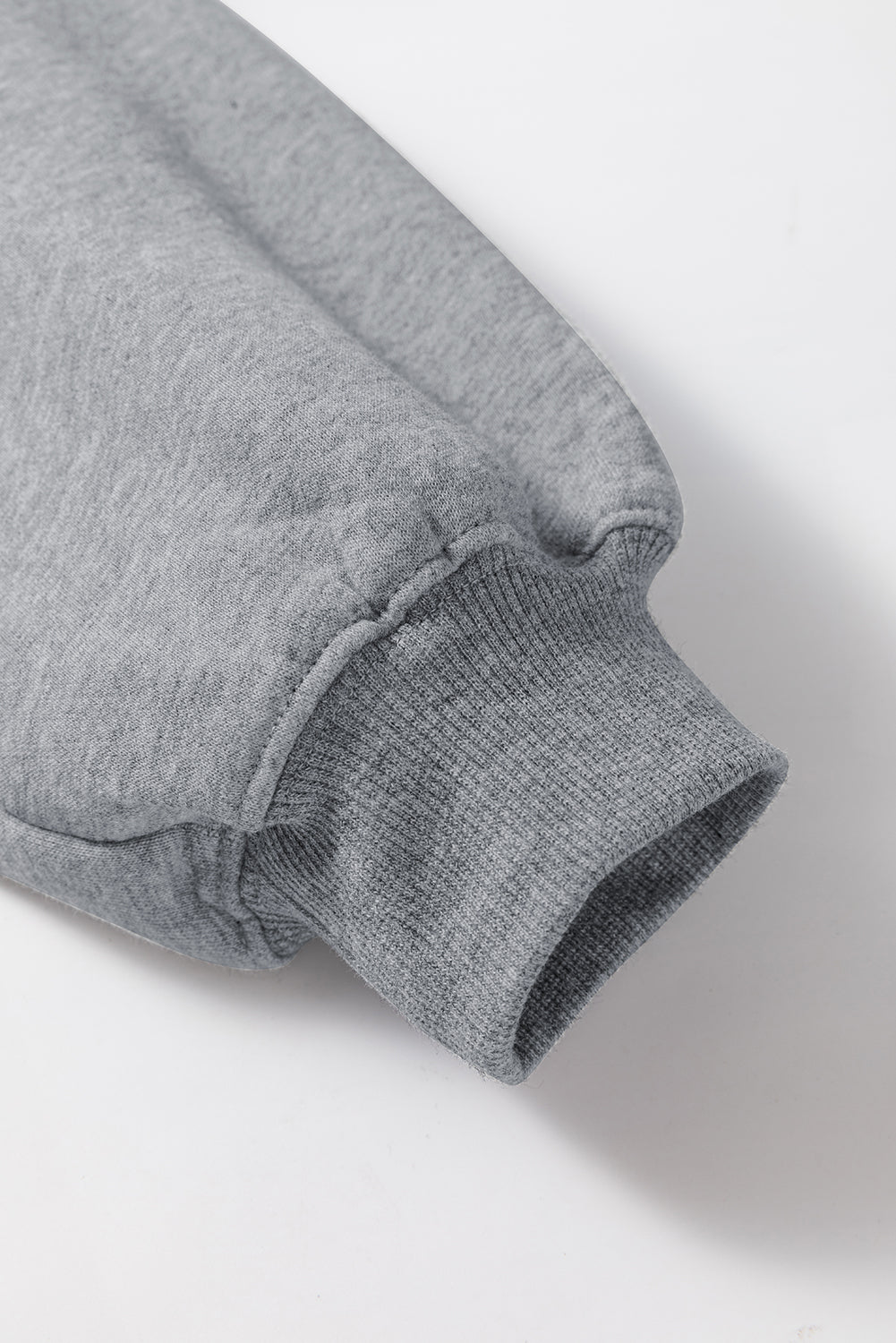 Graues Activewear-Set mit Kapuzenpullover und Jogginghose mit überschnittenen Schultern