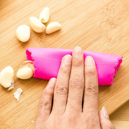 2 PCS Kitchen Peeling Garlic Press Garlic Peeler Does Not Hurt the Hand Silicone Garlic Peeler, Green, Red, Blue