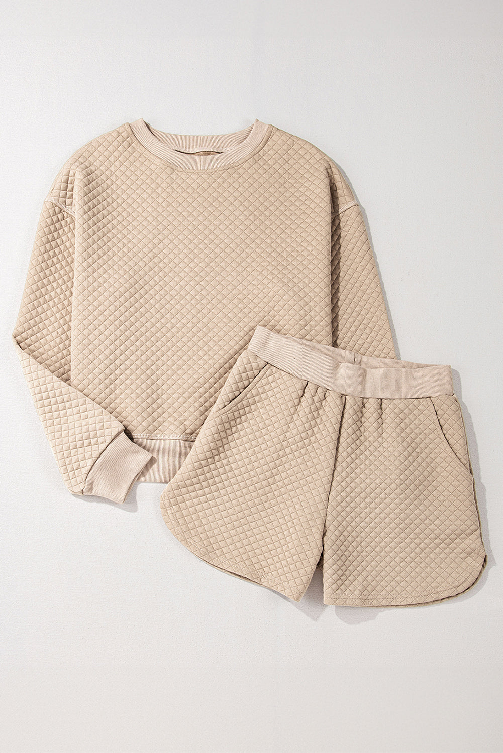 Parchment – Einfarbiges, gestepptes Langarm-Top und Shorts-Set