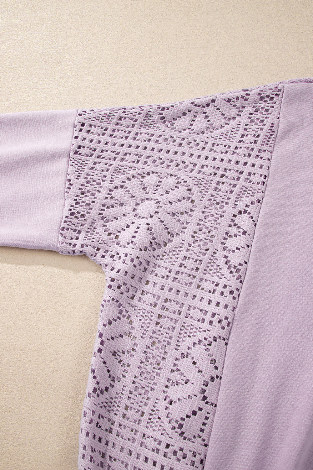 Sweatshirt mit geripptem Saum und sichtbaren Nähten im Orchid Petal-Strick-Häkelmuster