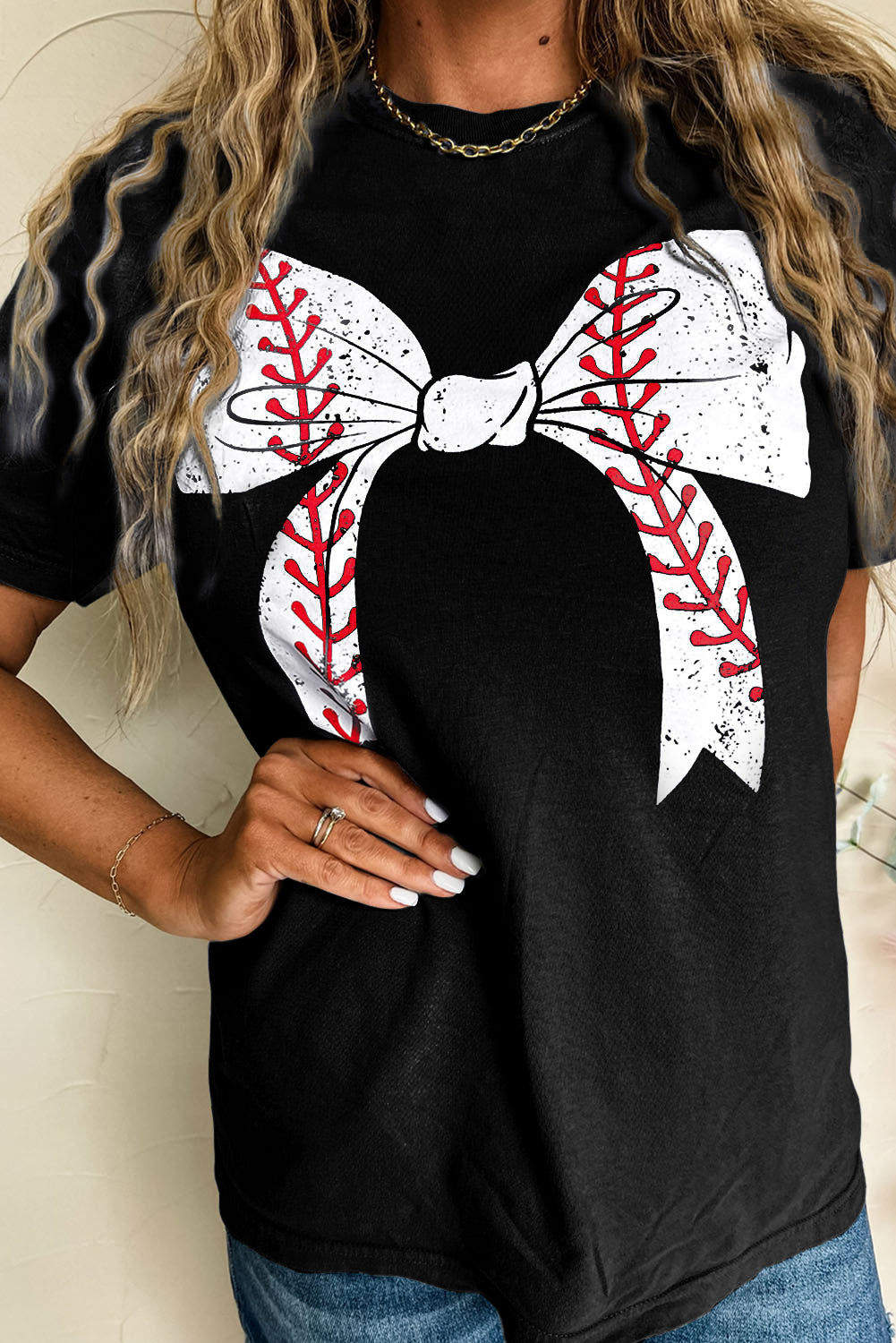 Schwarzes Baseball-T-Shirt mit Schleife und Grafik