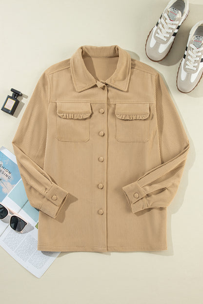 Helles französisches Beige, einfarbige Cord-Shacket mit Rüschen, Klapptasche und Knopfleiste
