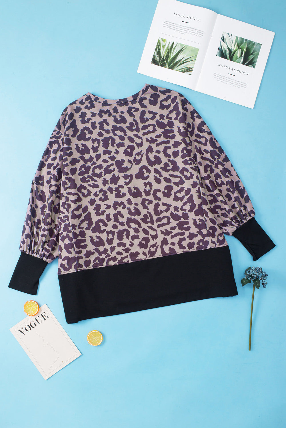 Schwarzes Sweatshirt mit Leoparden-Patchwork und Schlitzen im Bischofsärmel-Stil