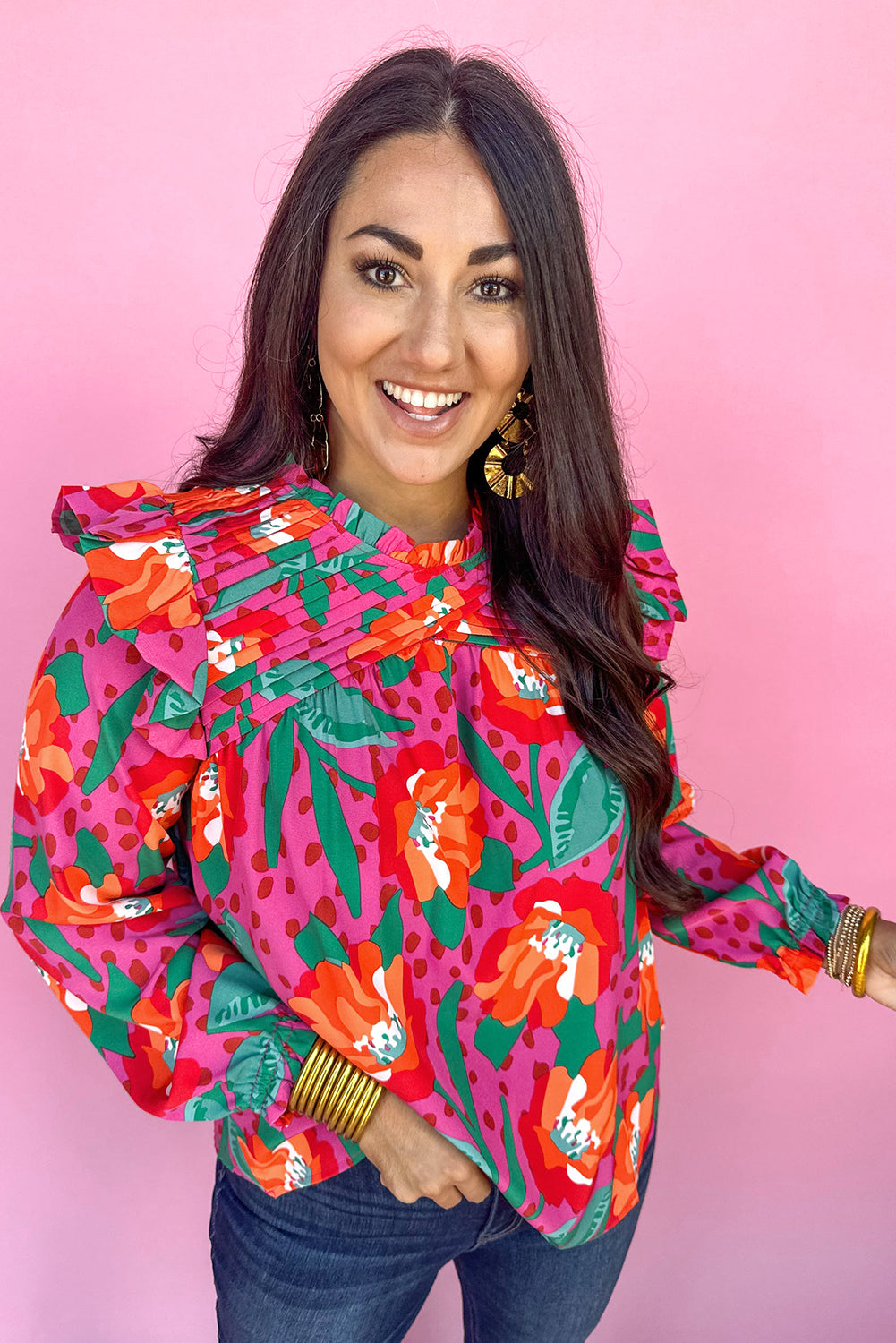 Bluse mit Rundhalsausschnitt und Rosen-Blumendruck und Rüschen