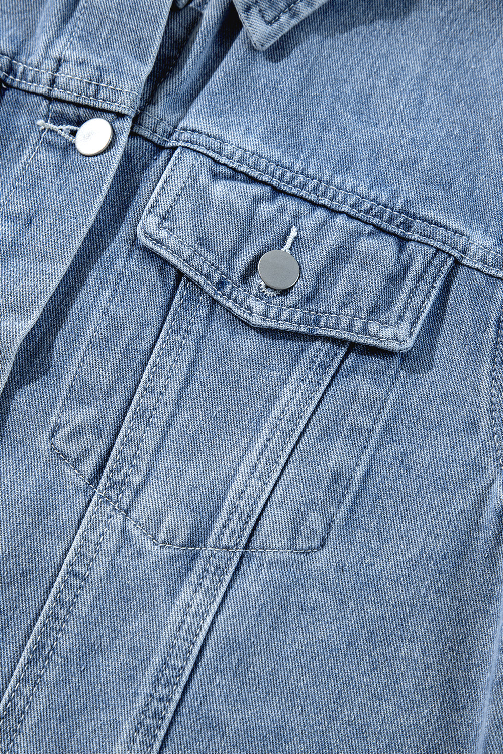 Beau Blue – Jeansjacke mit Rüschen und Klapptaschen