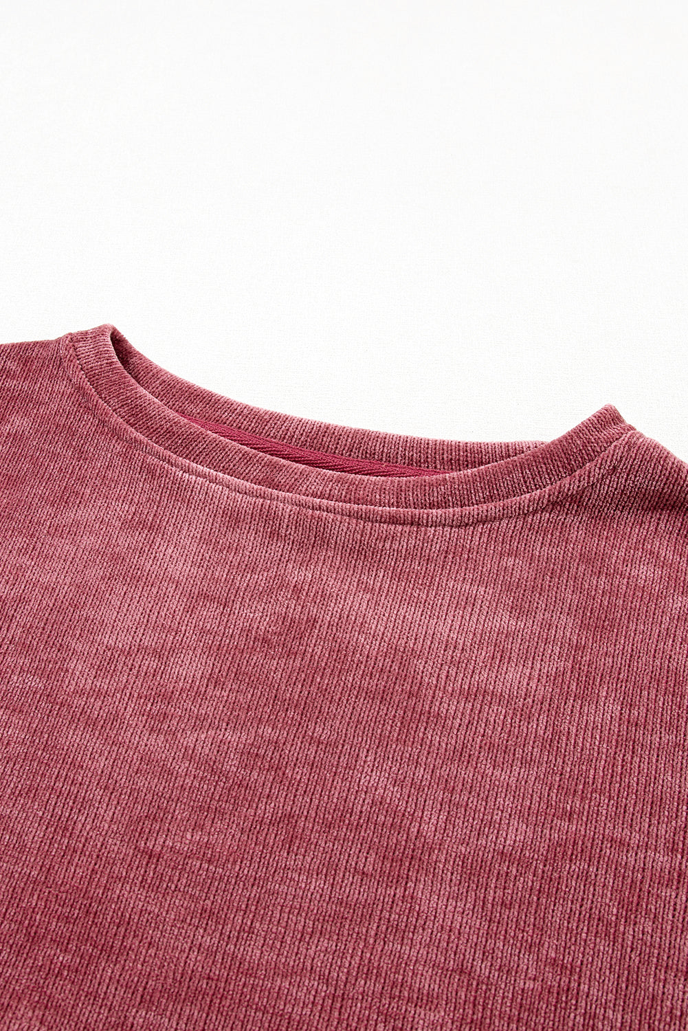 Set aus Cord mit kurzen Ärmeln und Crop-Hose in Mineralwaschung in Rosa