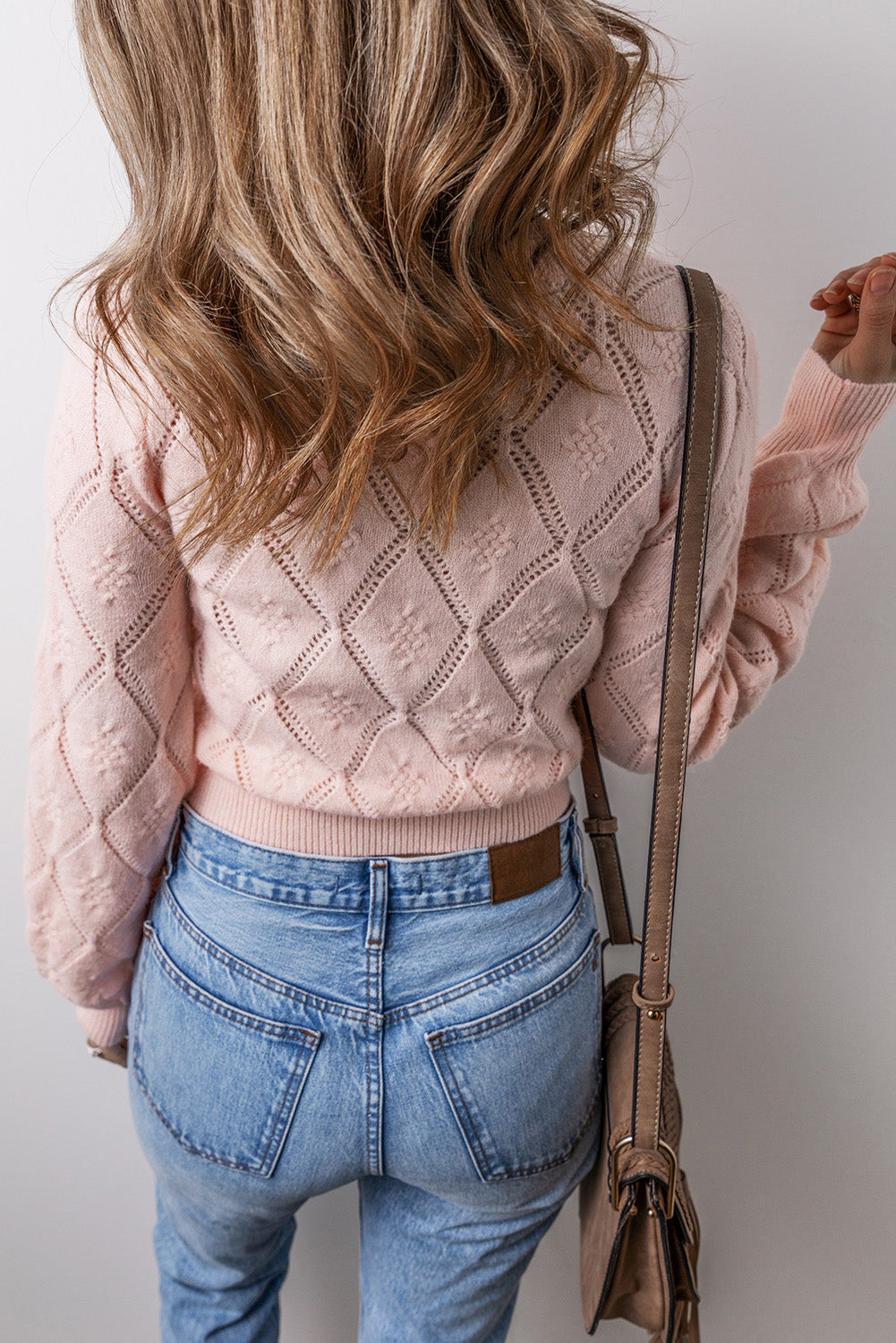 Kurzer Pullover mit durchbrochenem Karomuster und Puffärmeln in zartem Rosa