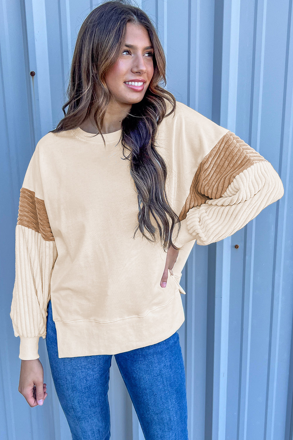 Aprikosenfarbenes Cord-Patchwork-Langarm-Sweatshirt mit überschnittener Schulter