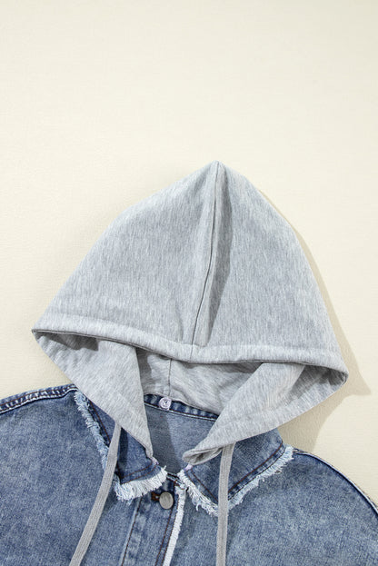 Beau Blue – Patchwork-Jeansjacke mit Kapuze und offenem Saum im Karomuster