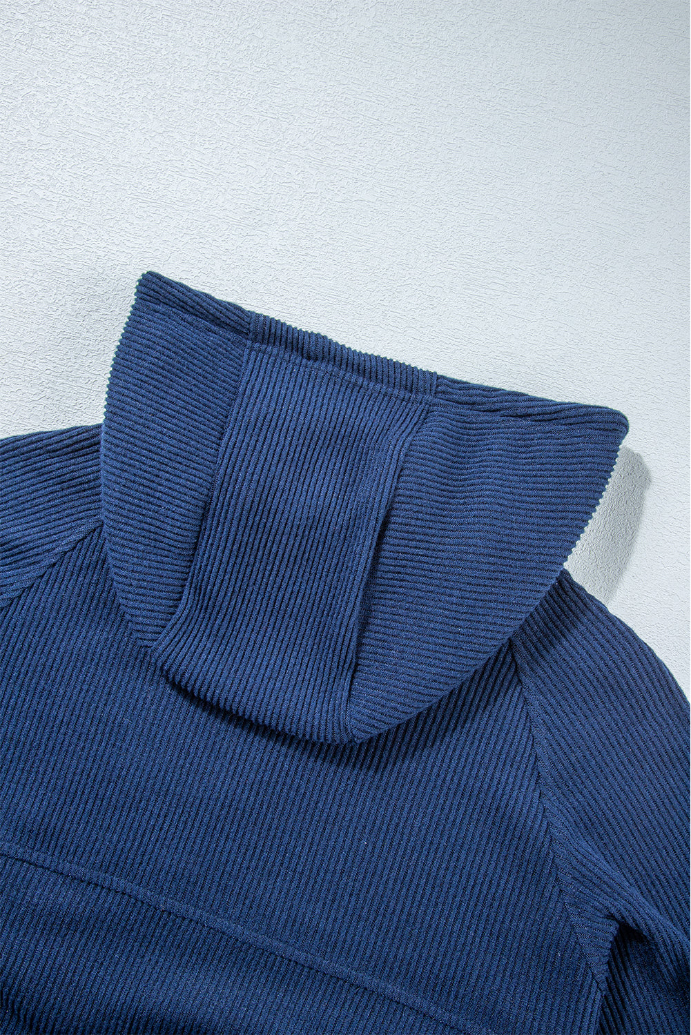 Marineblaues Set aus kurzem Hoodie und Jogginghose mit Kordelzug