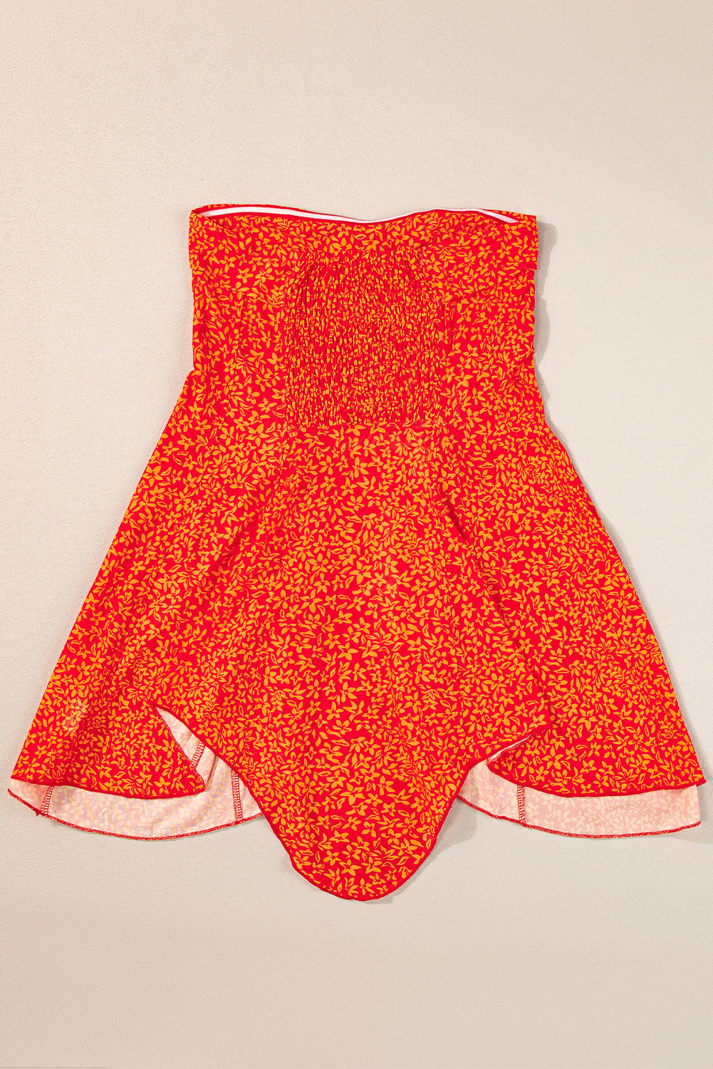 Trägerlose Bluse mit gesmoktem Taschentuch und Rosen-Blumendruck