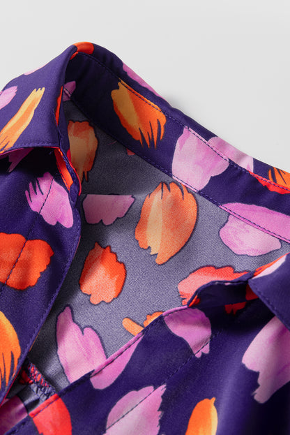 Blaues, fließendes, langes Kleid mit Blütenkragen