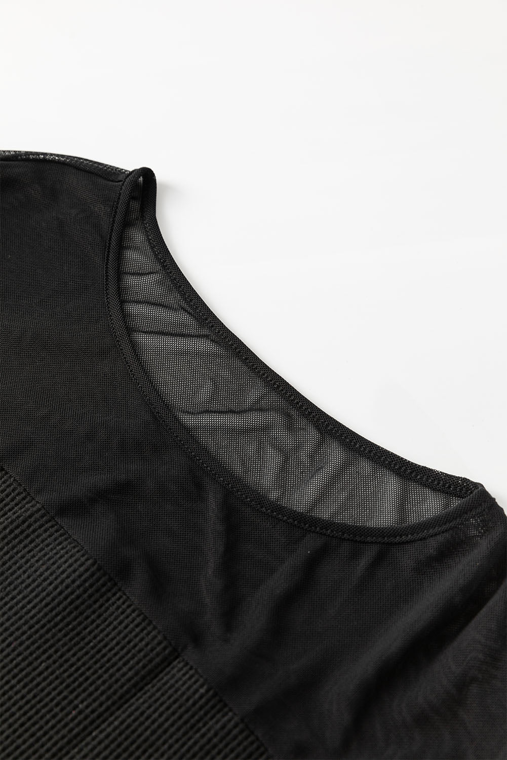 Schwarze Bluse mit Pailletten-Patchwork und Laternenärmeln