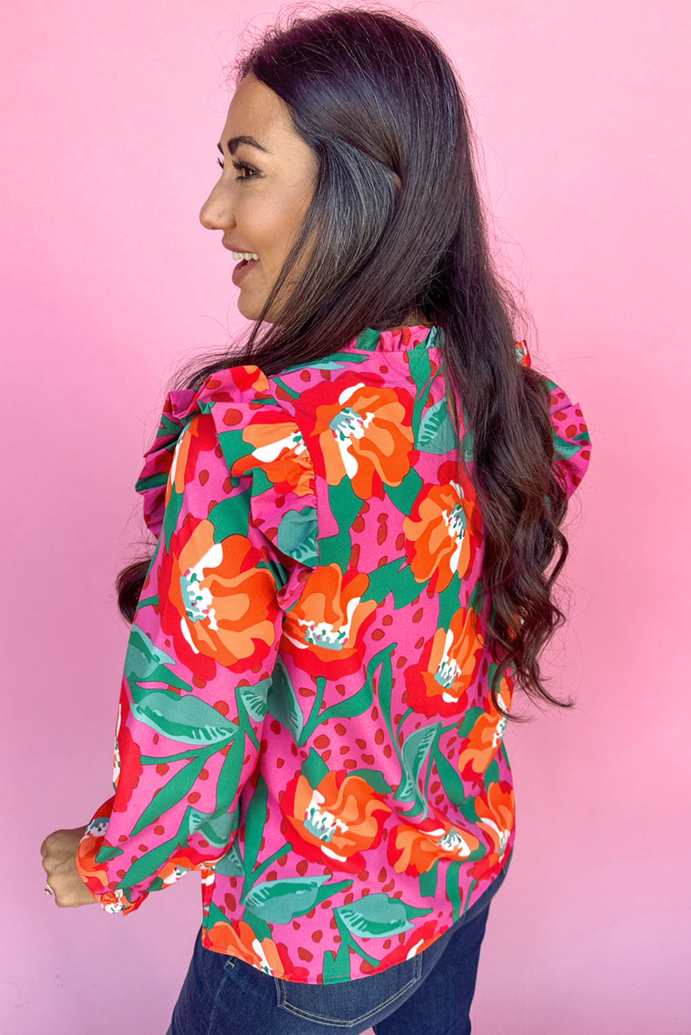 Bluse mit Rundhalsausschnitt und Rosen-Blumendruck und Rüschen