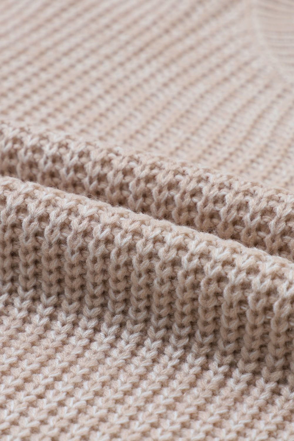 Pullover mit Zopfmuster und überschnittener Schulterpartie in Parchment