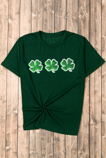 Grünes T-Shirt mit St. Patrick's Kleeblatt-Patch und Grafik