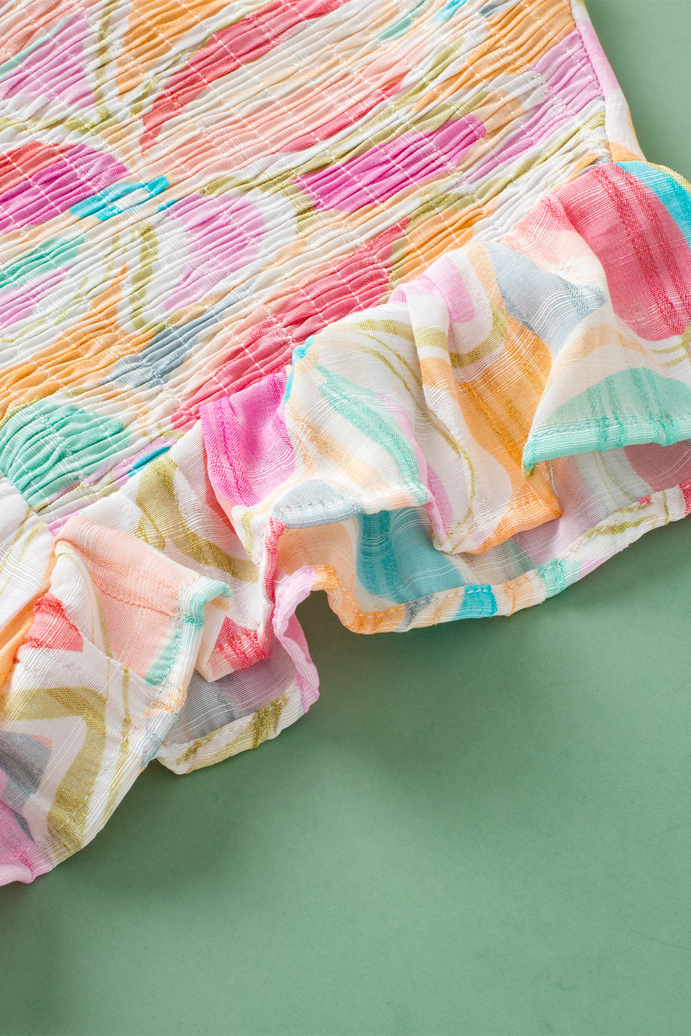 Gelbe Bluse mit abstraktem Print, gesmoktem Kragen und Rüschenärmeln